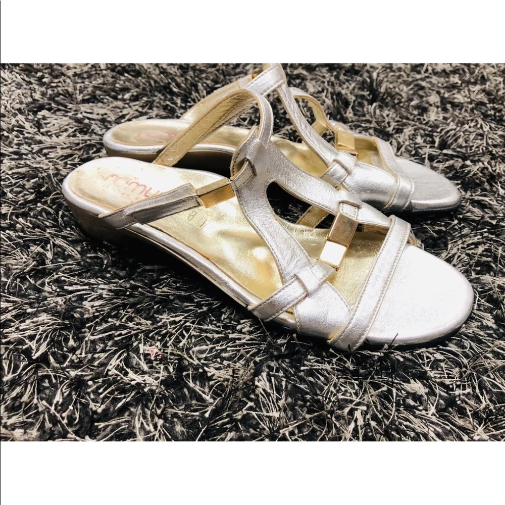Romus Silver & Gold Leather Flat Sandals
Sz 37